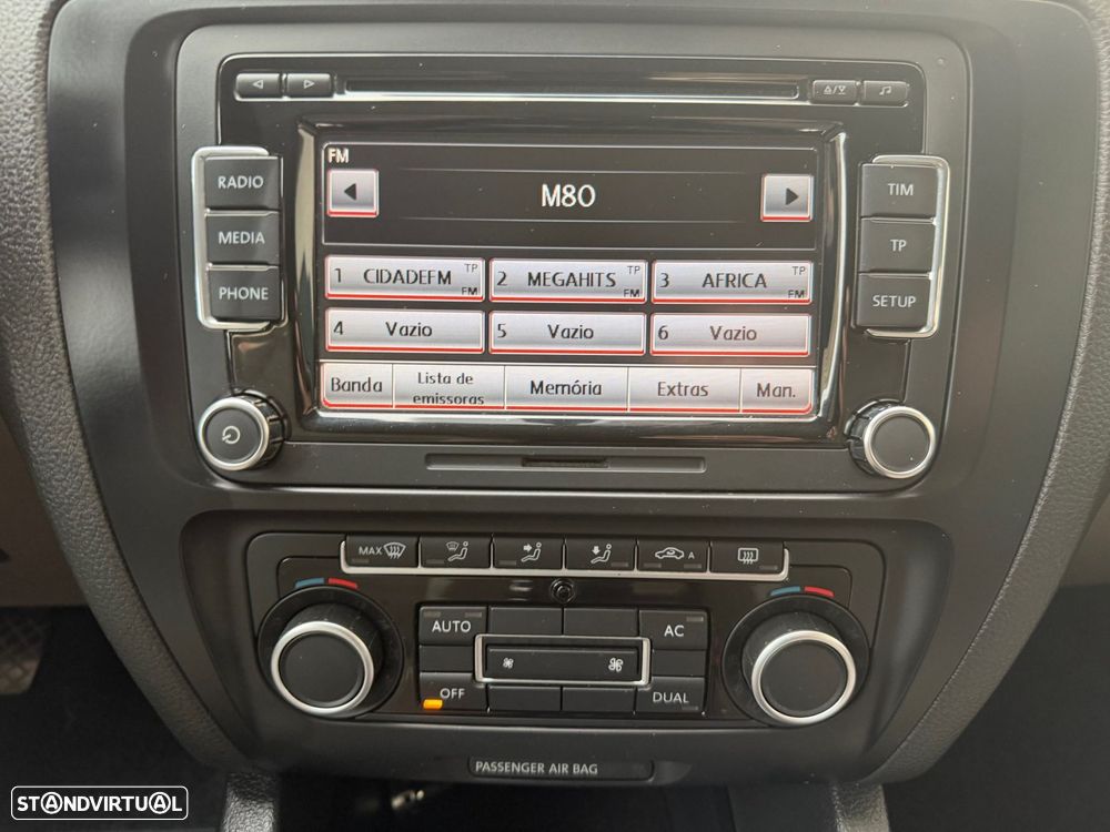 VW Jetta 1.6 TDi Confortline - 12