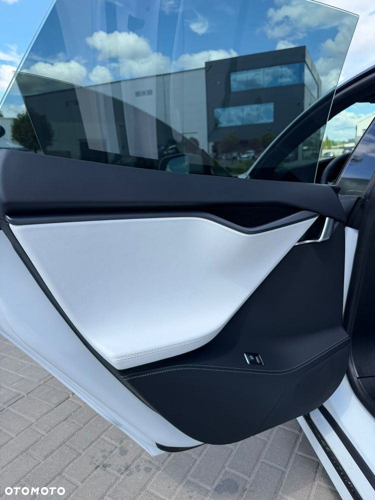 Tesla Model S - 14