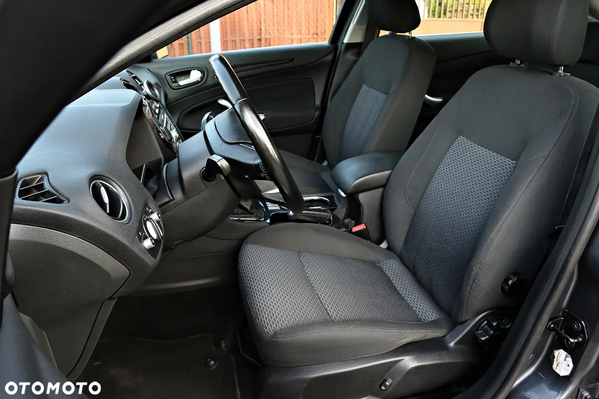 Ford Mondeo 2.0 Ghia - 22