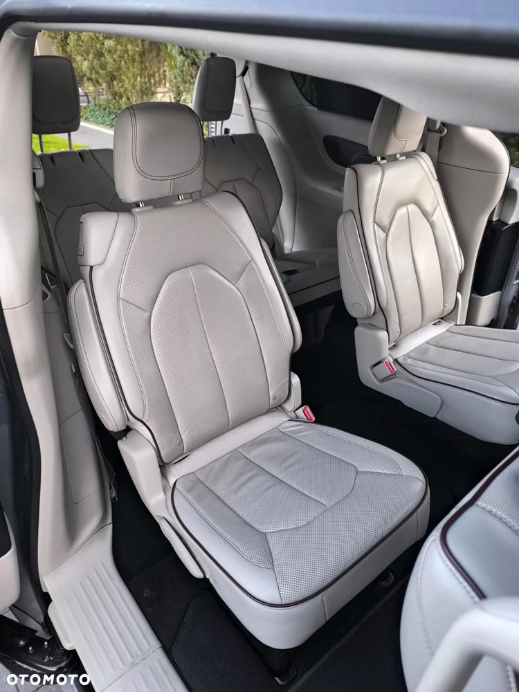 Chrysler Pacifica - 24