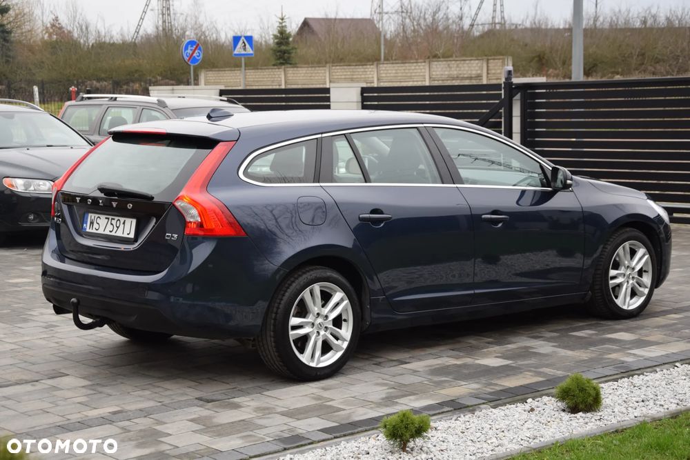 Volvo V60 D3 Momentum - 4