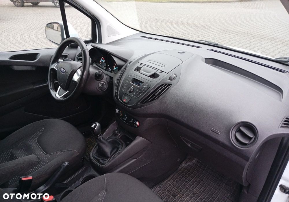 Ford Transit Courier - 16