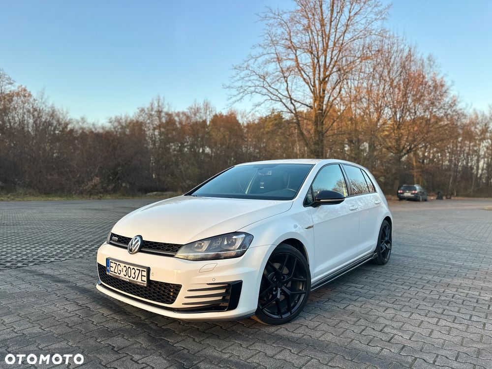 Volkswagen Golf - 33