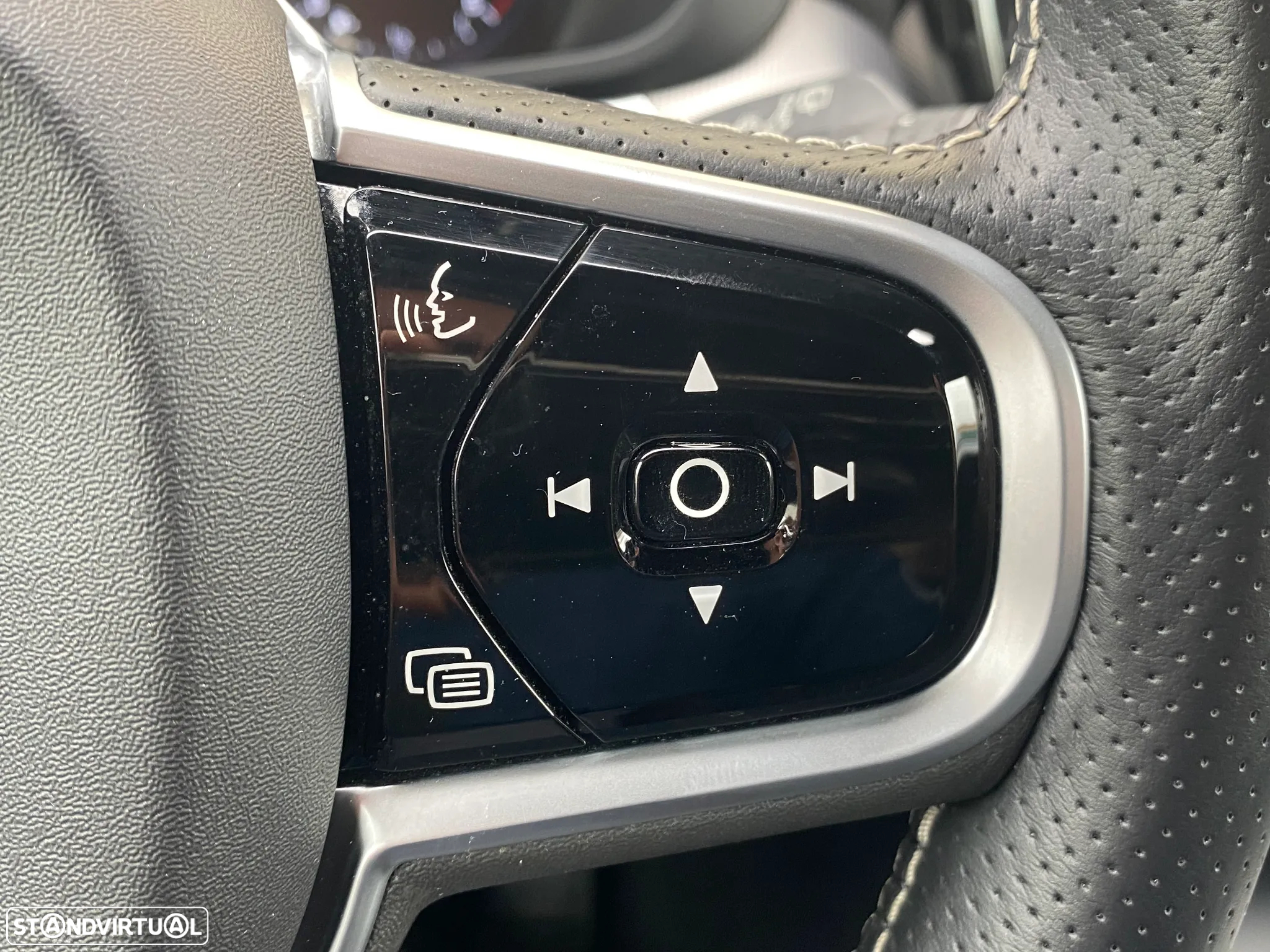 Volvo XC 60 2.0 D4 R-Design Geartronic - 26