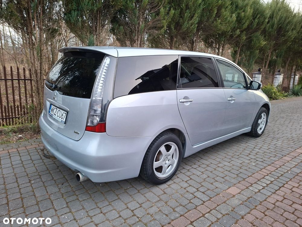 Mitsubishi Grandis - 10