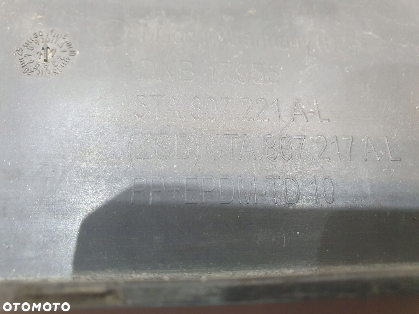 VW TOURAN II 5TA 2015- ZDERZAK PRZEDNI PRZÓD - 7
