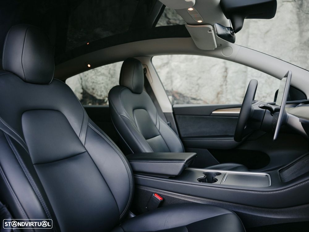 Tesla Model Y Long Range Dual Motor AWD - 16
