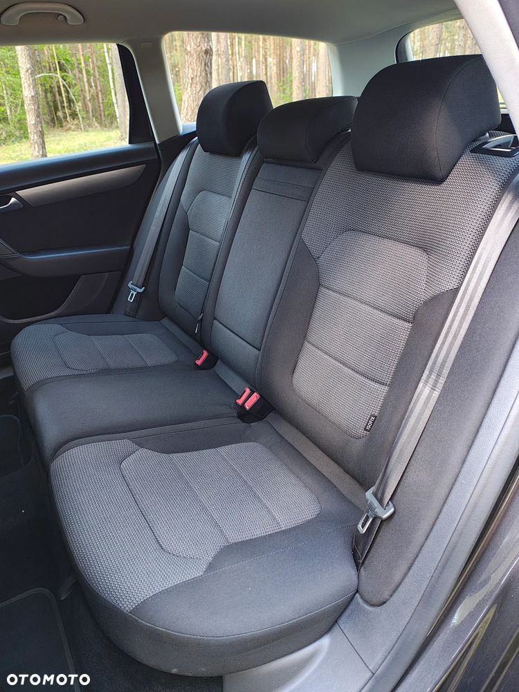Volkswagen Passat - 35