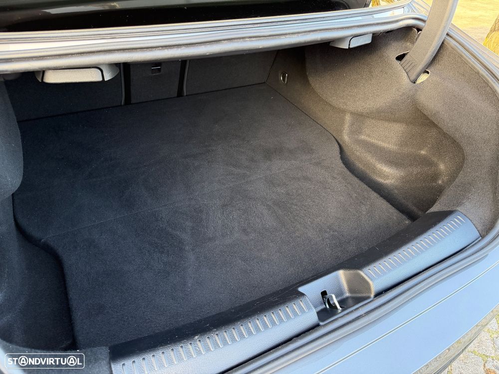 Mercedes-Benz CLA 250 e 8G-DCT AMG Line - 26