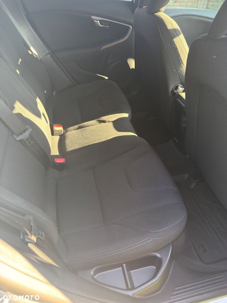 Volvo V40 D2 - 9