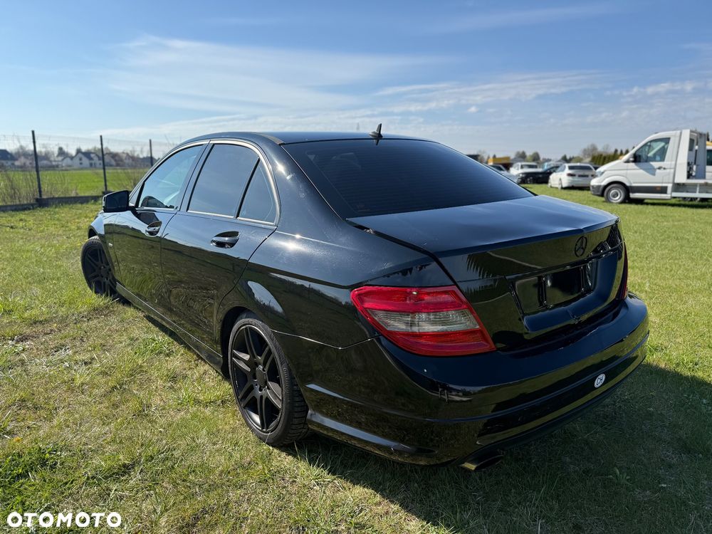 Mercedes-Benz Klasa C 180 Kompressor BlueEFFICIENCY Avantgarde - 27