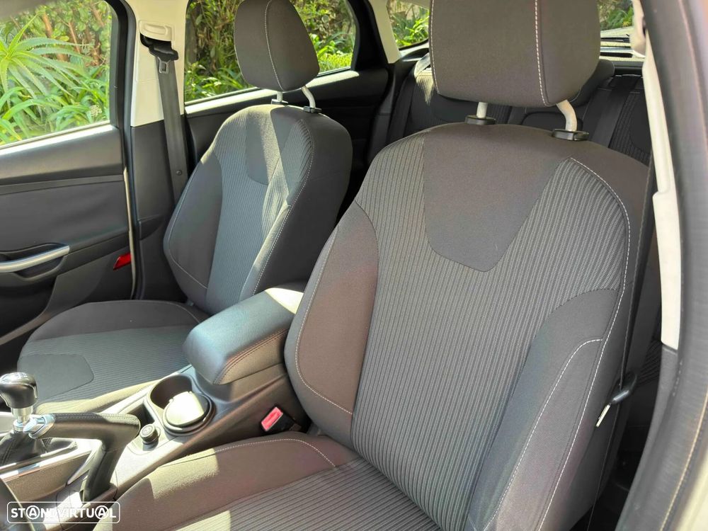 Ford Focus 1.0 SCTi Trend - 34