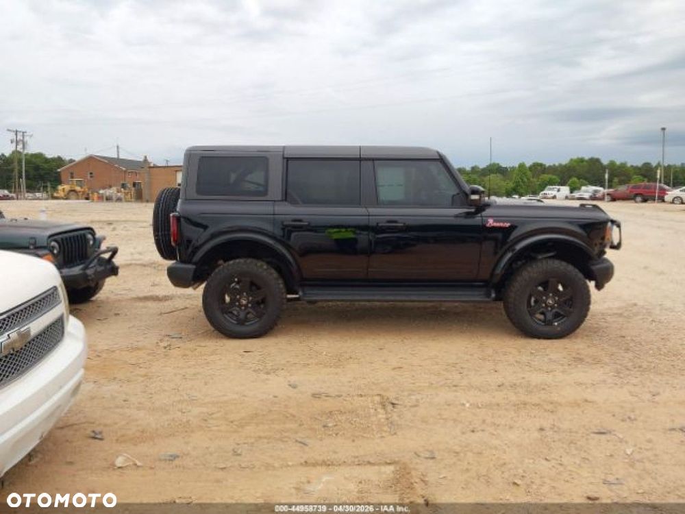 Ford Bronco - 6