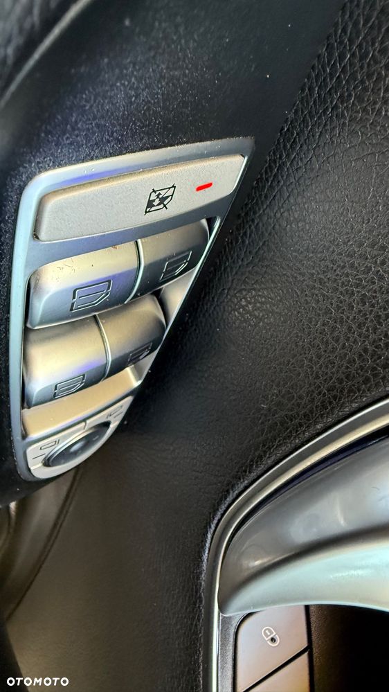 Mercedes-Benz Klasa E 220 d T 9G-TRONIC - 27