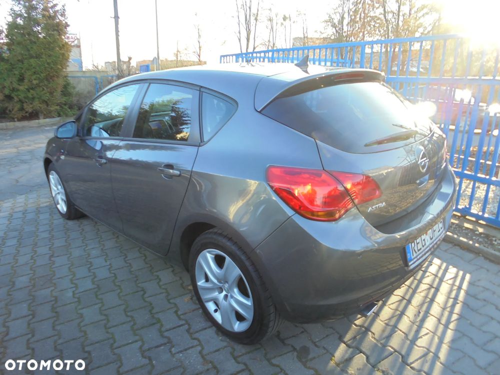 Opel Astra 1.4 Turbo Cosmo - 3