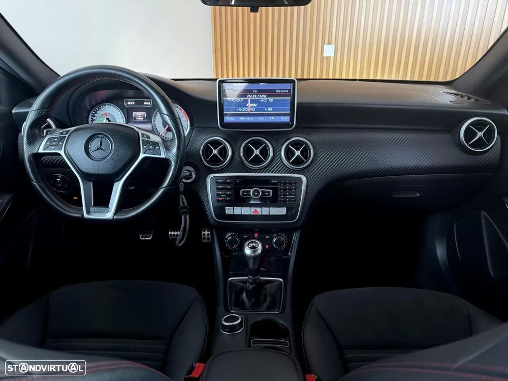 Mercedes-Benz A 180 d AMG Line - 23
