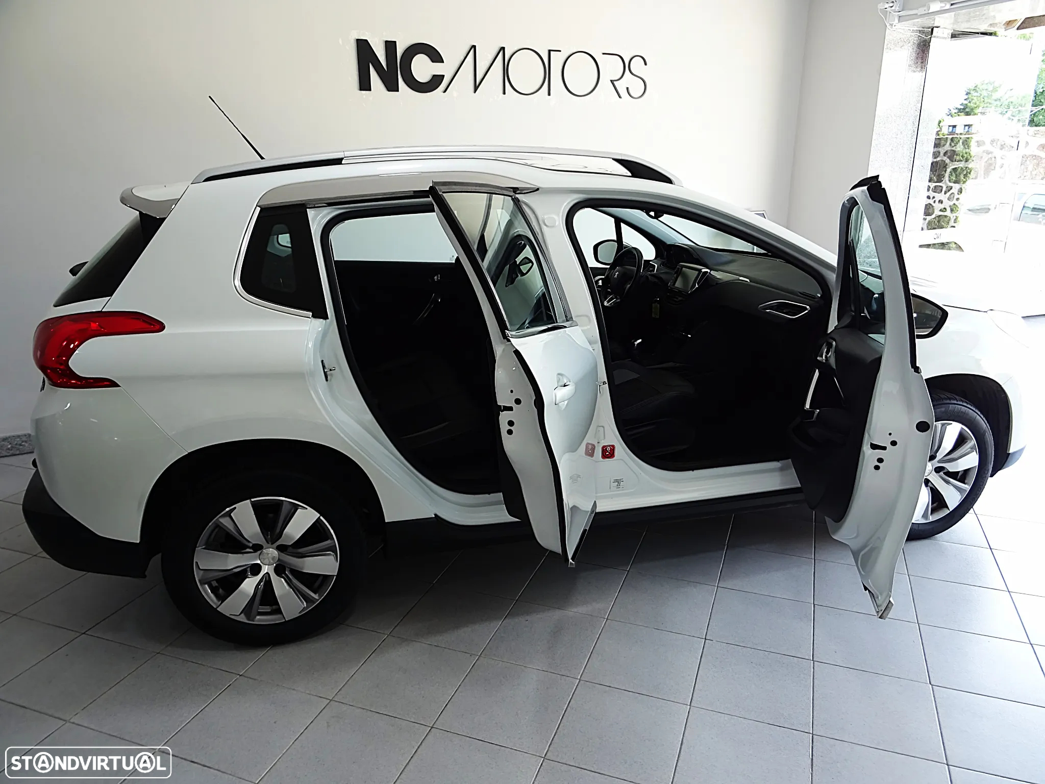 Peugeot 2008 1.2 PureTech Allure - 8