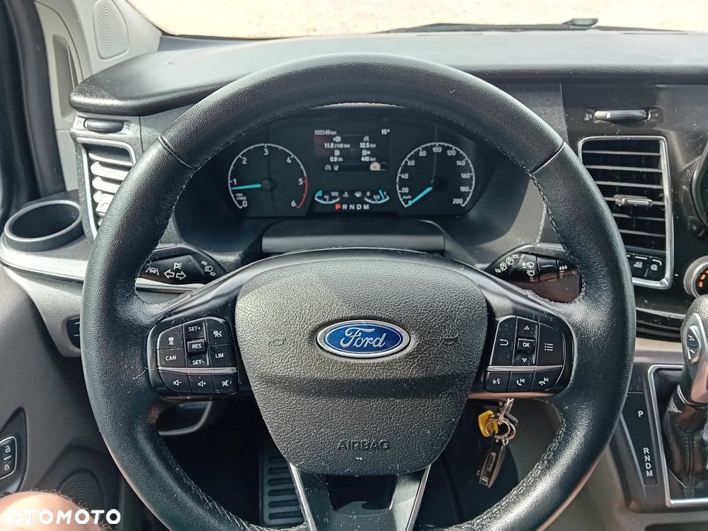Ford Tourneo Custom - 26