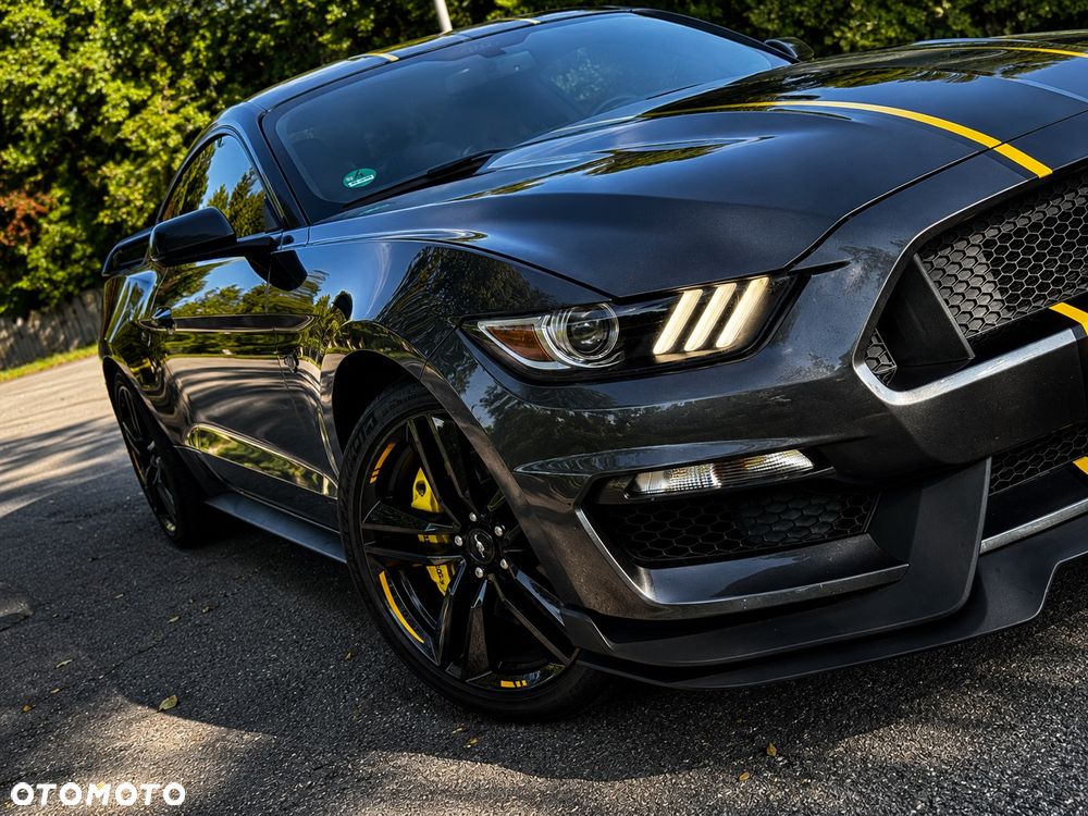 Ford Mustang - 1