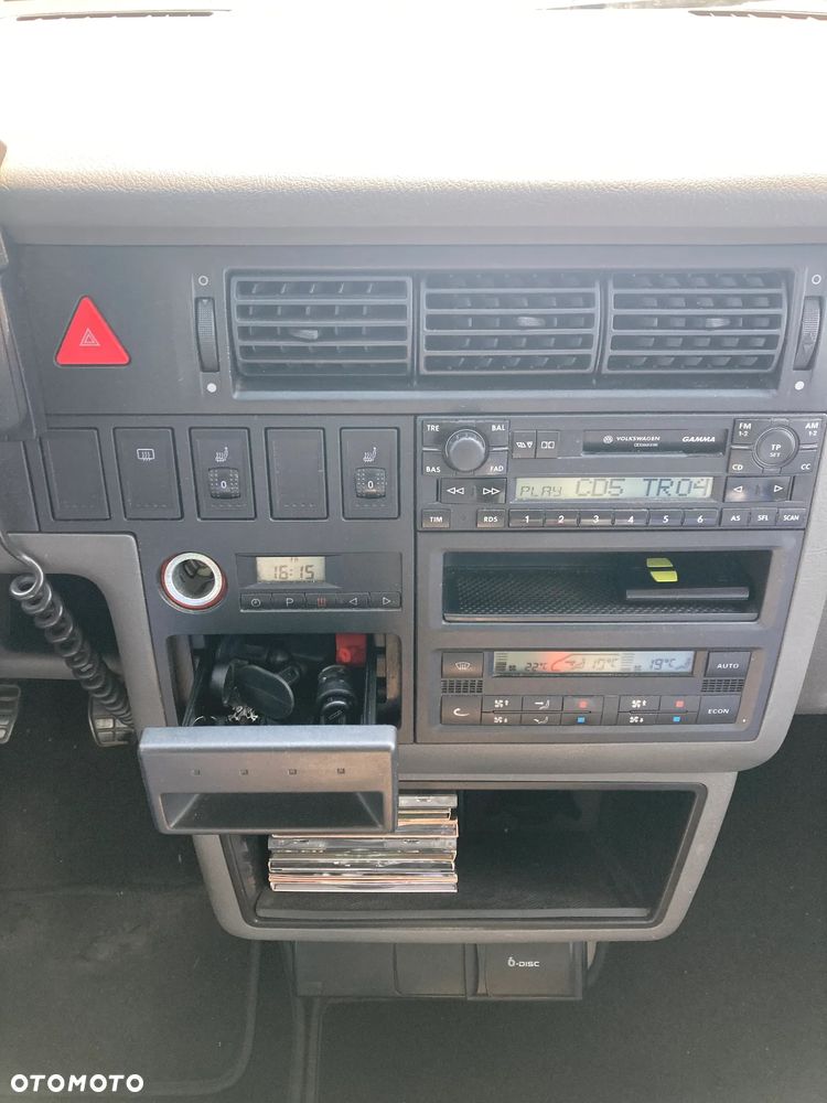 Volkswagen Multivan - 16