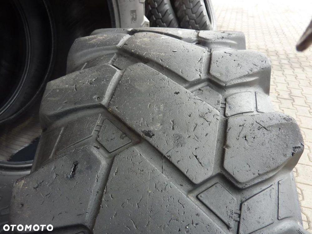 2x Opona używana 400/70-24 ; 400/70R24 CAMSO 1200zł(szt.) W2472 - 5