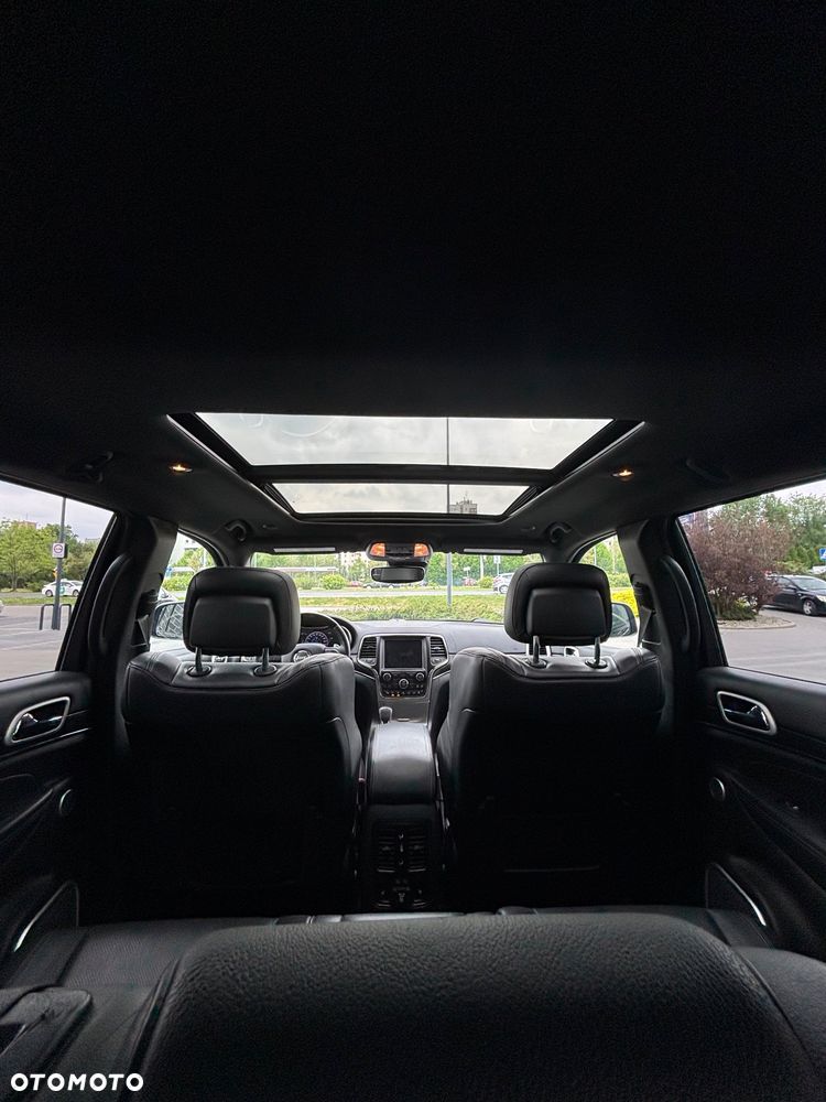 Jeep Grand Cherokee - 24