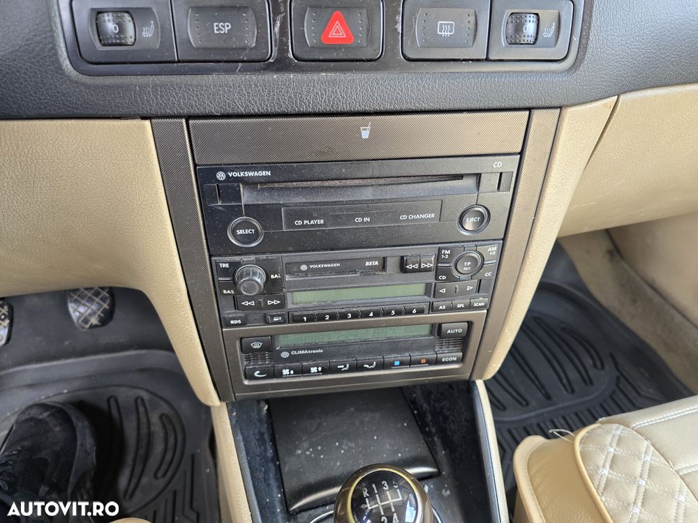Volkswagen Bora 1.6 Comfortline - 1