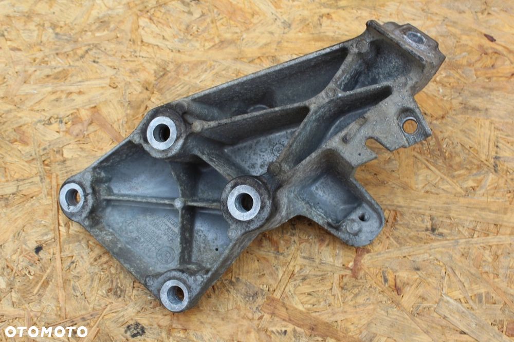 Łapa silnika LEWA BMW e90 E91 E92 E93 E87 silnik N43 2.0i 6776529 - 2