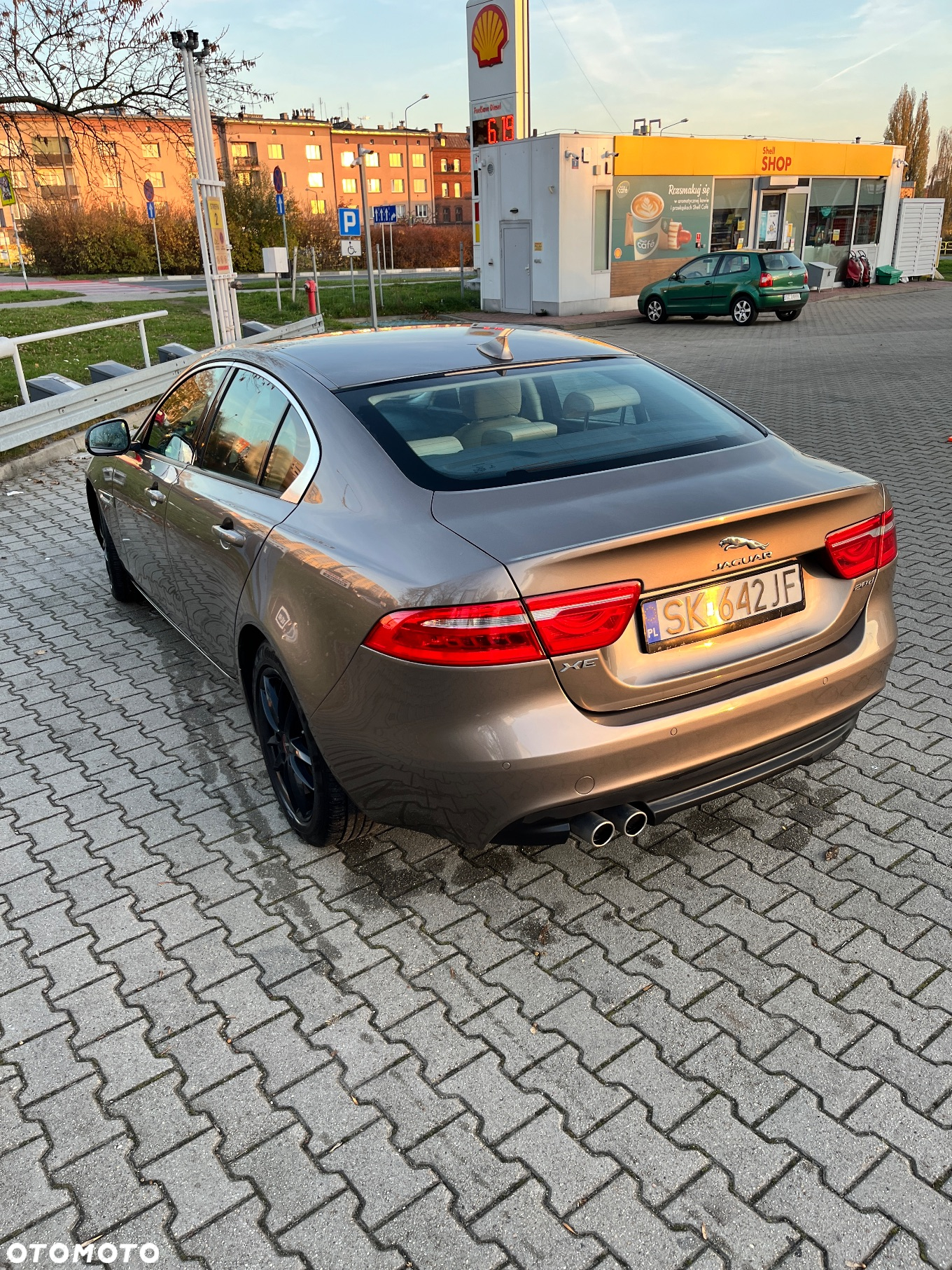 Jaguar XE 2.0 D Pure - 11