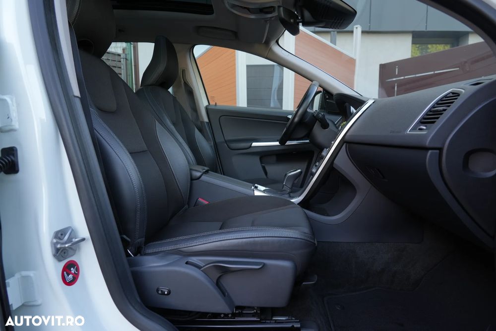Volvo XC 60 D5 AWD Geartronic Summum - 9