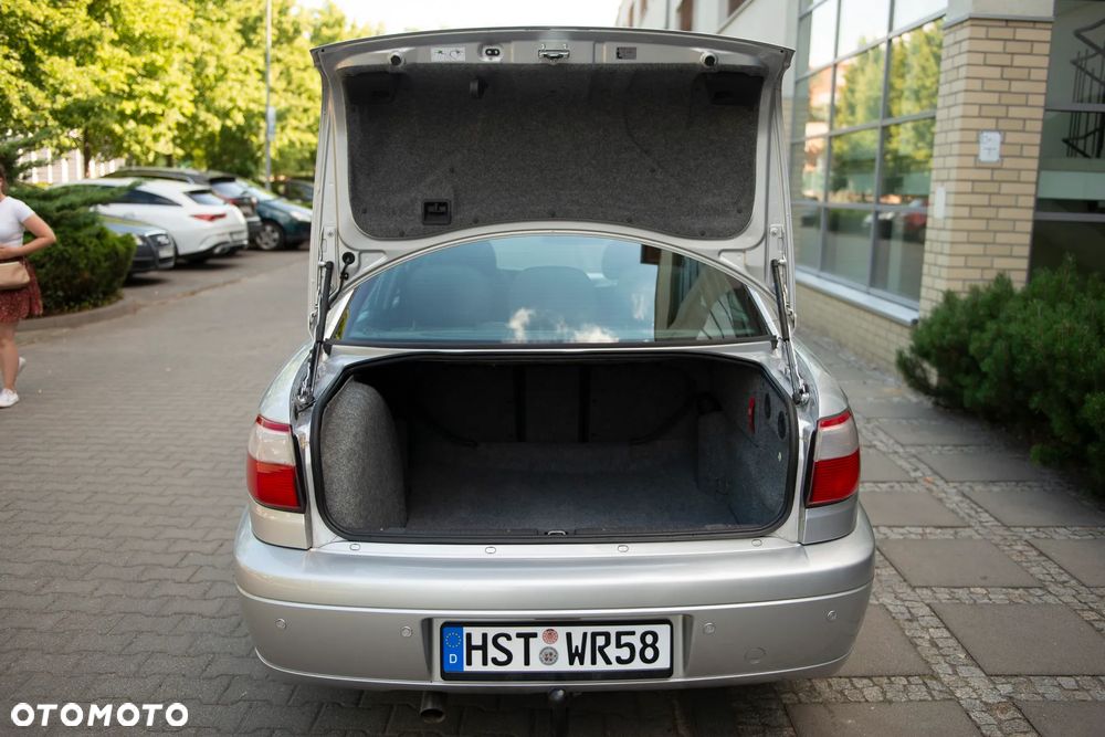Opel Omega 2.2 Elegance - 12