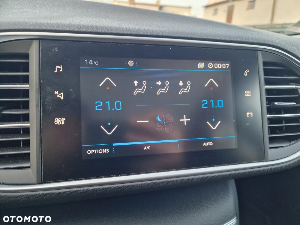 Peugeot 308 PureTech 130 GPF EAT8 Stop & Start Allure Business-Paket - 31