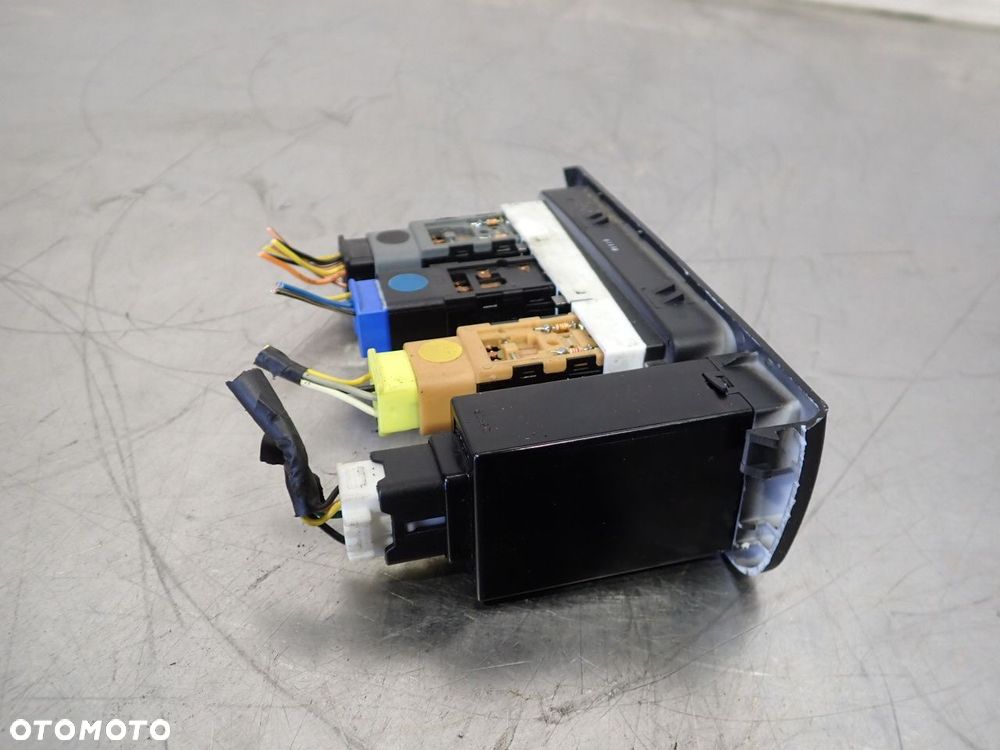 PANEL PRZEŁĄCZNIKÓW KIA CARENS III - 4