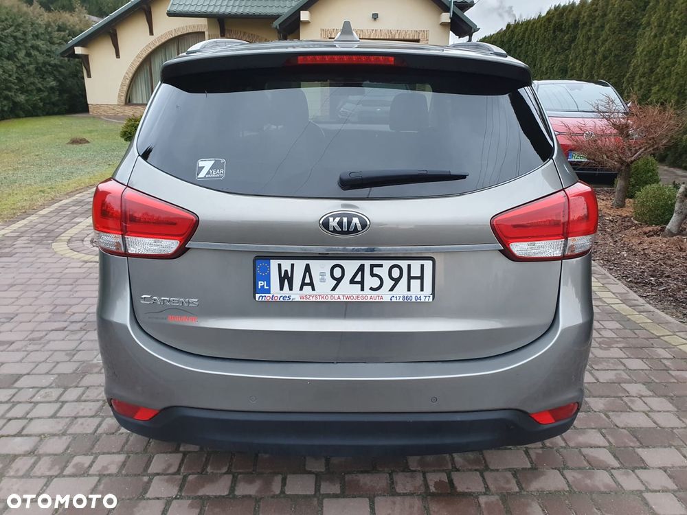 Kia Carens - 10