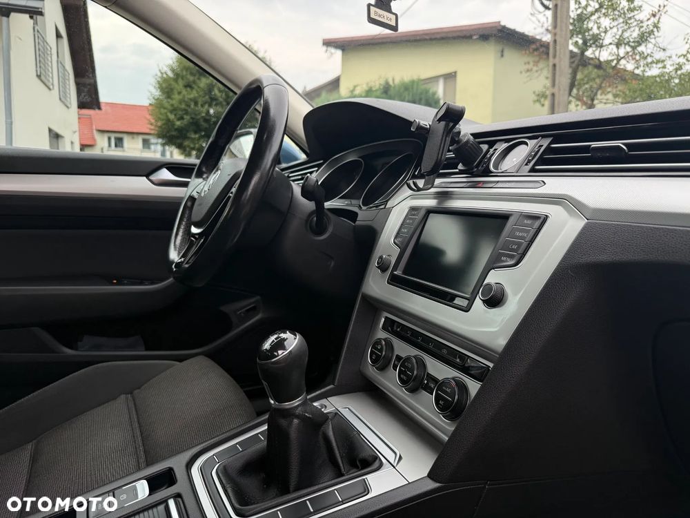 Volkswagen Passat - 25