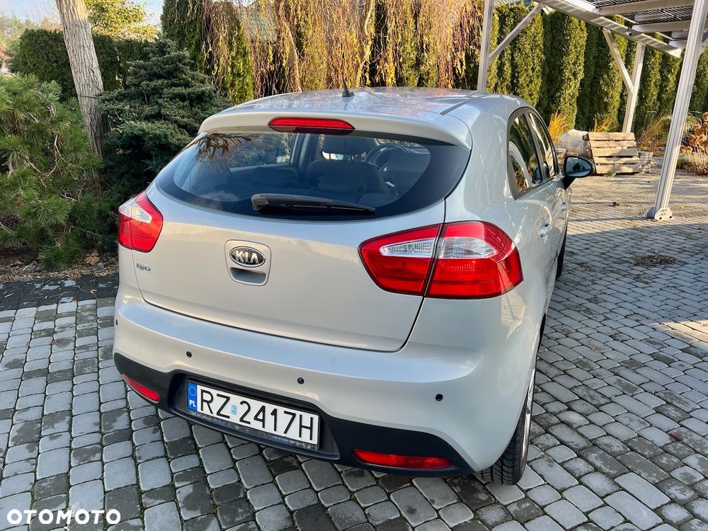 Kia Rio 1.4 L - 5
