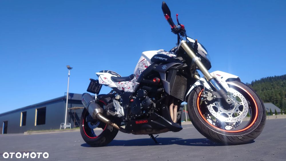 Suzuki GSR - 2