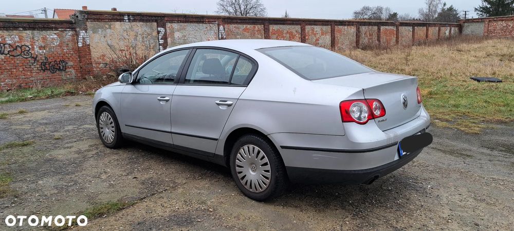 Volkswagen Passat 1.6 FSI Comfortline - 3