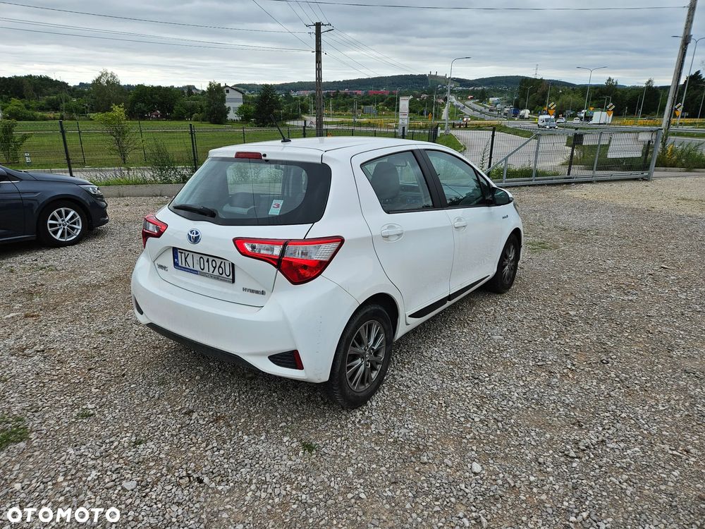 Toyota Yaris Hybrid 100 Dynamic - 3