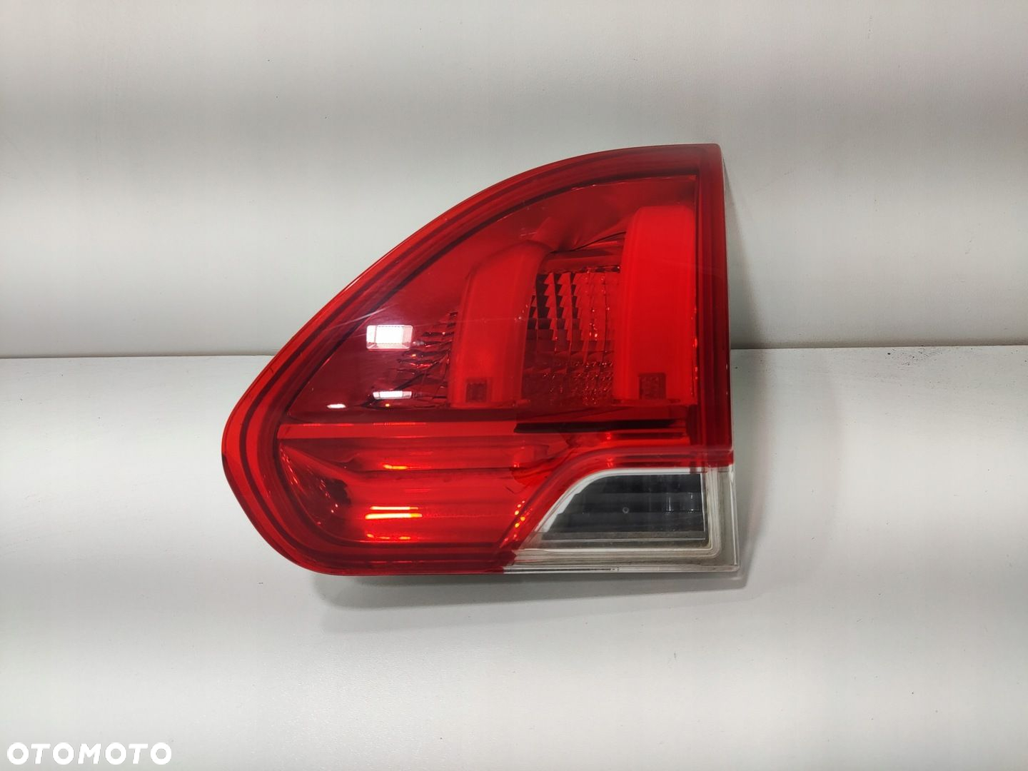 LAMPA PRAWA PRAWY TYŁ TYLNA W KLAPĘ PEUGEOT 2008 I 2013-2016 - 2