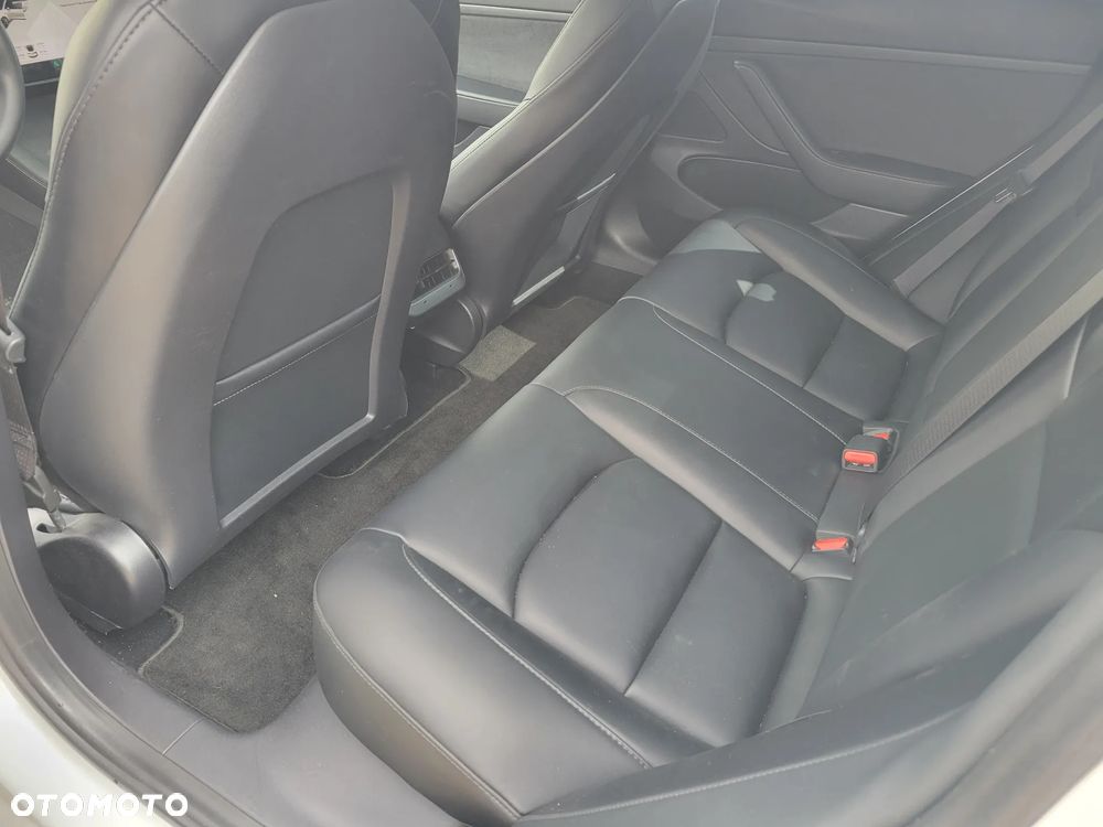 Tesla Model 3 - 6