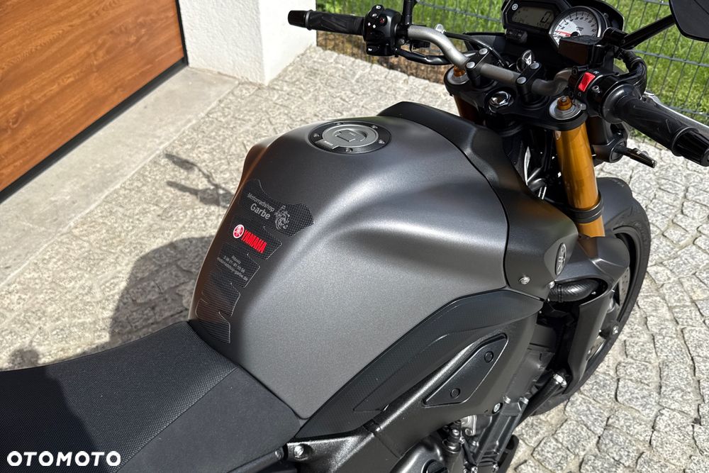 Yamaha FZ8 - 13