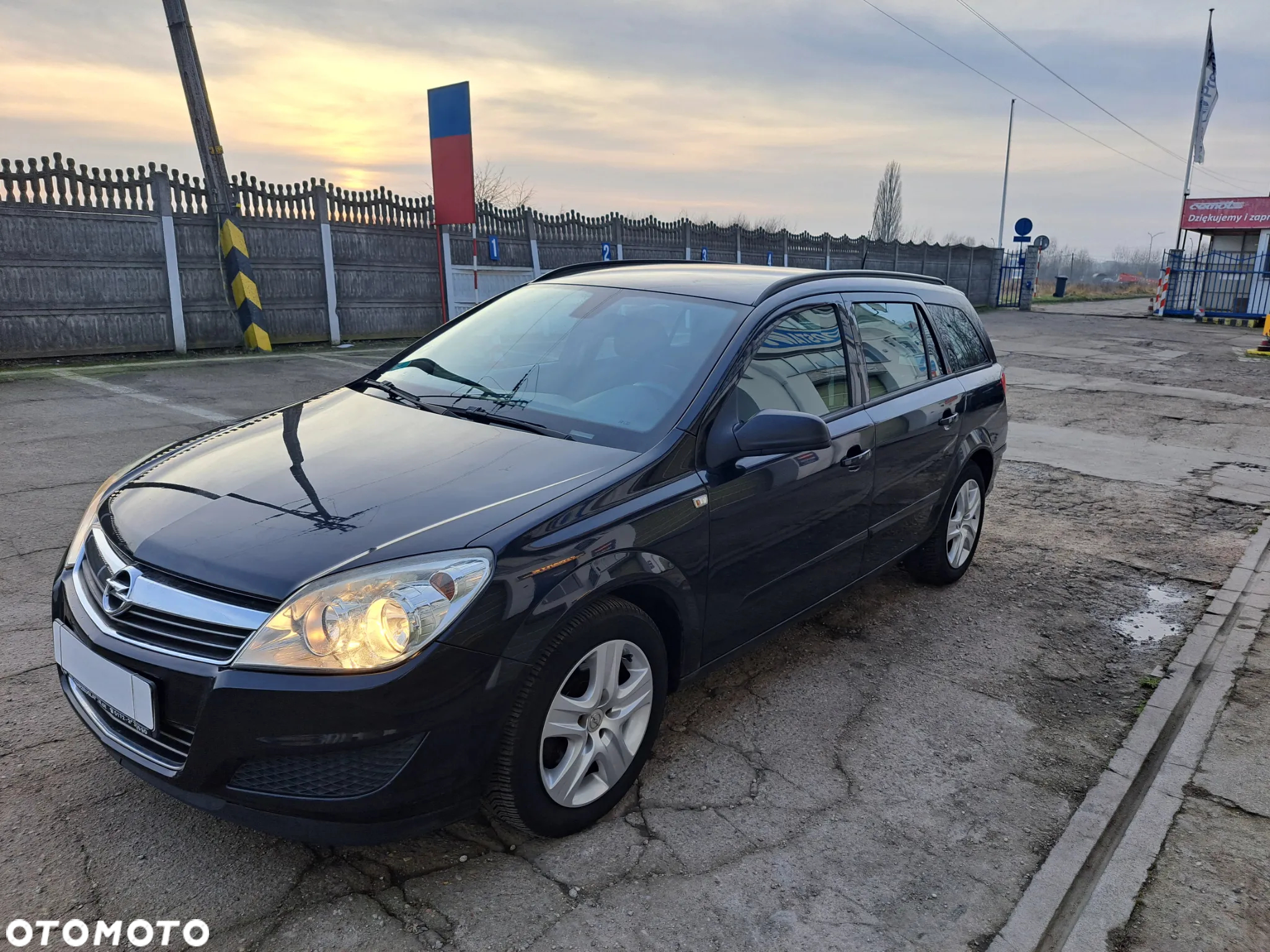 Opel Astra 1.6 Caravan NAVI - 30