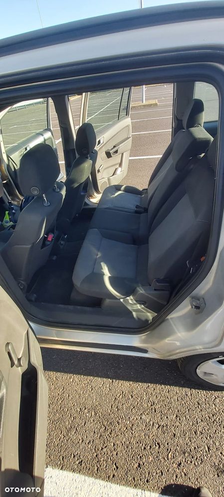Opel Zafira - 10