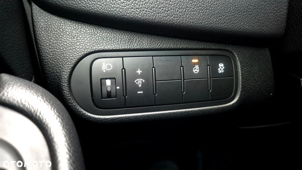 Kia Carens 1.6 GDI Dream Team Edition - 23