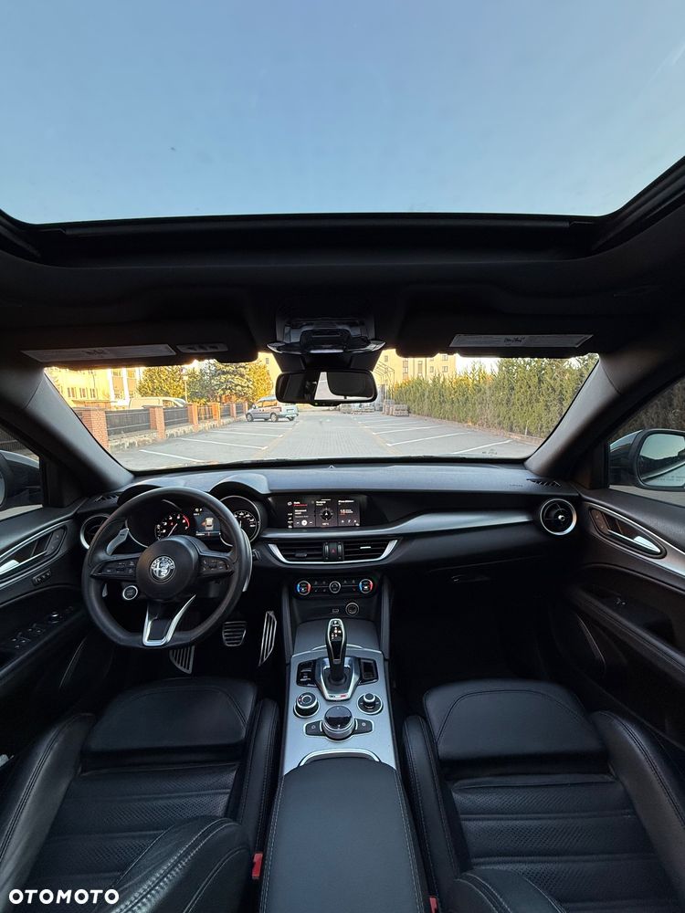 Alfa Romeo Stelvio 2.0 Turbo 16V AT8-Q4 Veloce Ti - 9