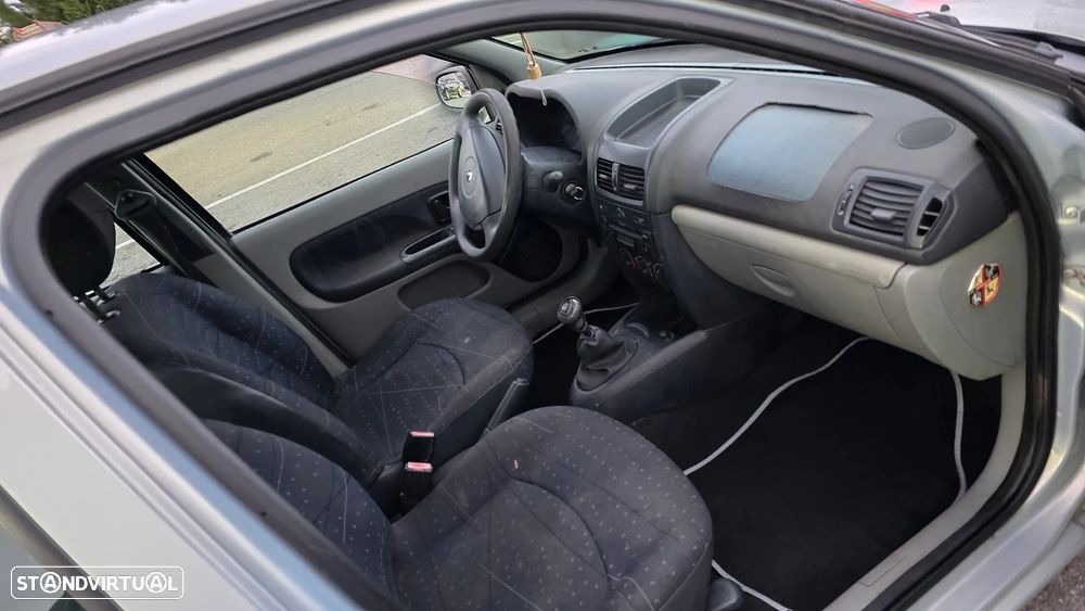 Renault Clio 1.2 Confort Authentique - 4