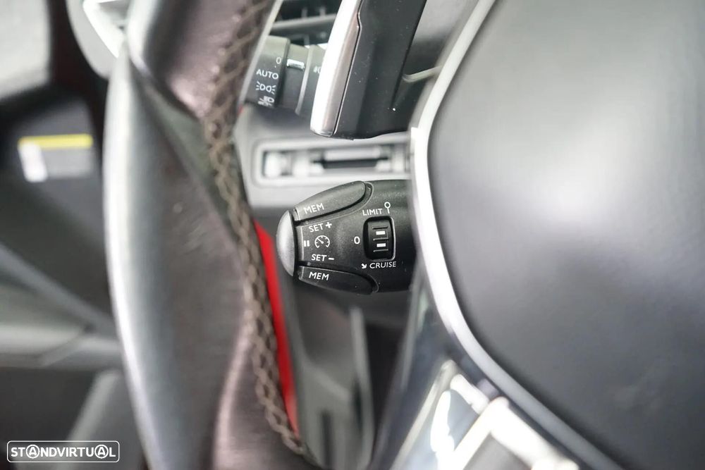 Peugeot 3008 1.2 PureTech Allure EAT8 - 23