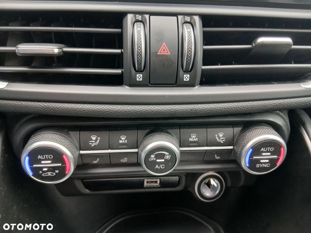 Alfa Romeo Giulia 2.0 Turbo Tributo Italiano Q4 - 22