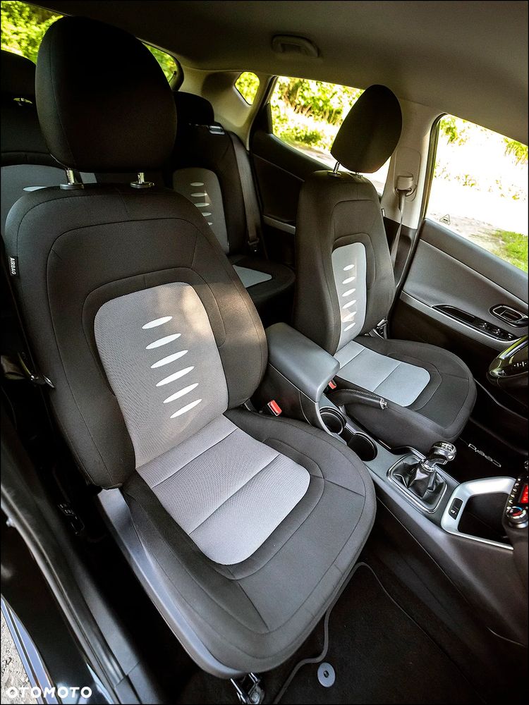 Kia Ceed - 36
